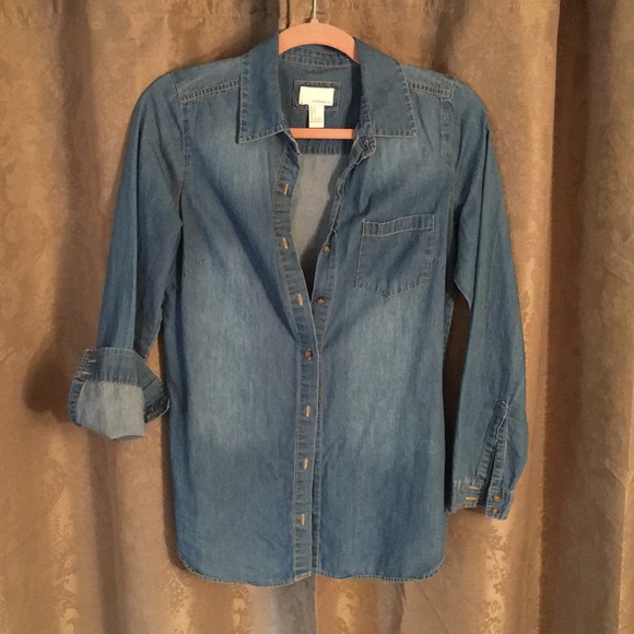 Forever 21 Tops - Denim button up blouse